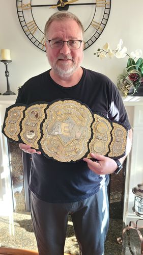 Customer photo review of AEW Heavyweight title (TV accurate)
