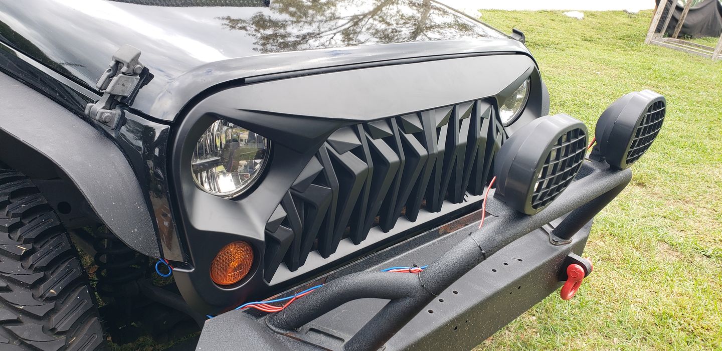 Customer photo review of Shark Grille - Matte Black for 07-18 Wrangler JK