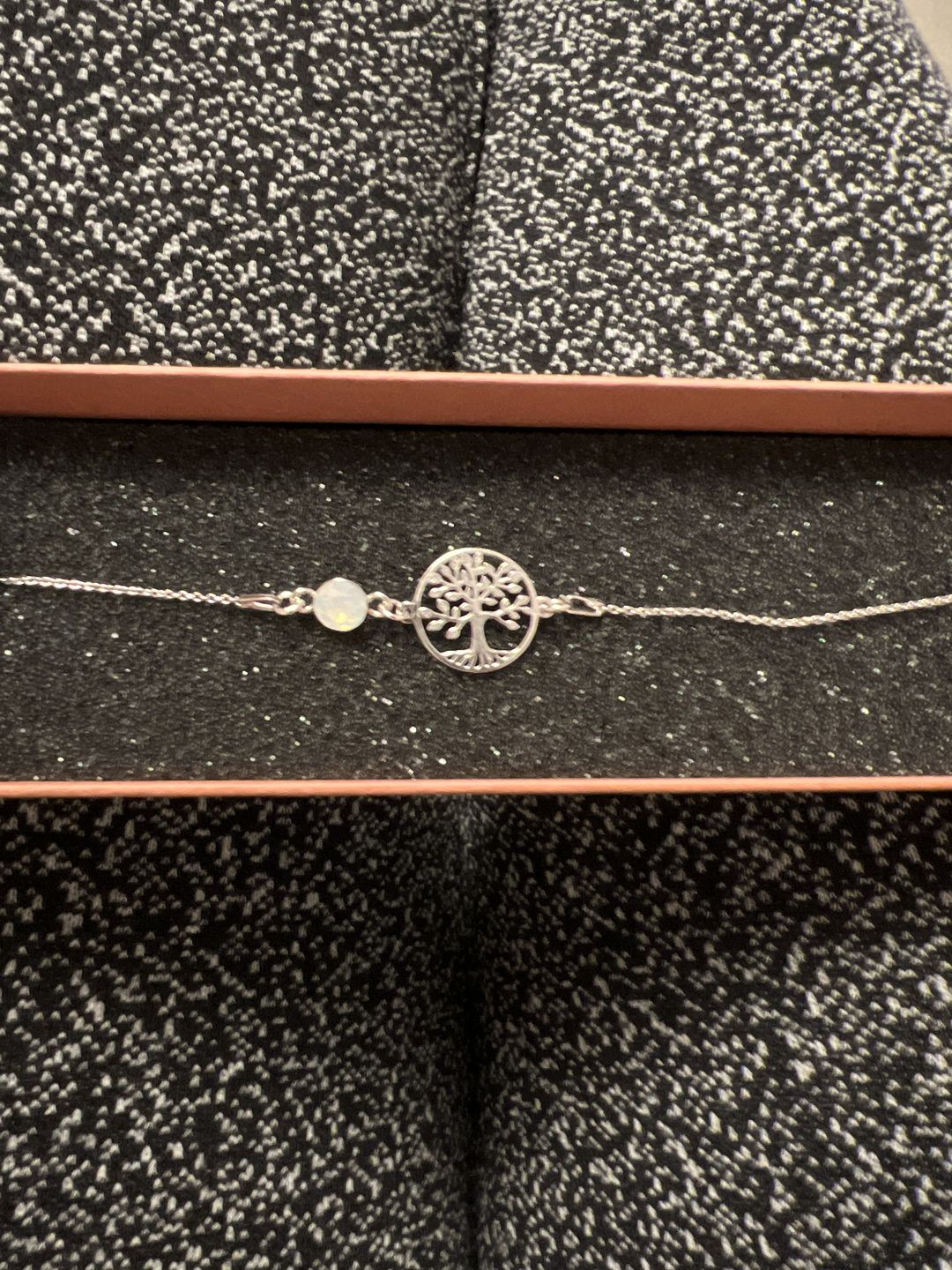 Customer photo review of Armband "Tree of Life" mit Geburtsstein