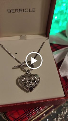 Customer video review of Heart Checkerboard Toggle Pendant Necklace