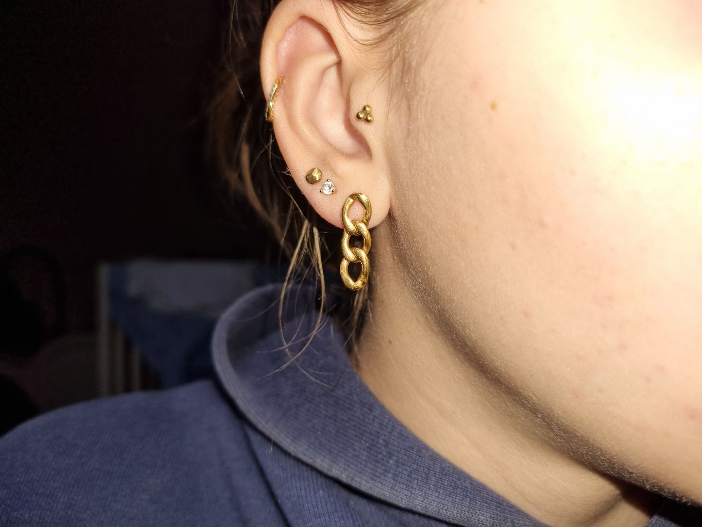 Customer photo review of Short Chain Ohrstecker | 18K vergoldet