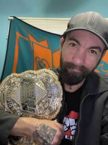 Customer photo review of AEW Heavyweight title (TV accurate)