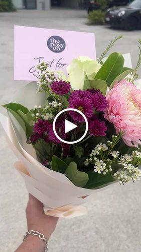 Customer video review of Seasonal Posy - Small
