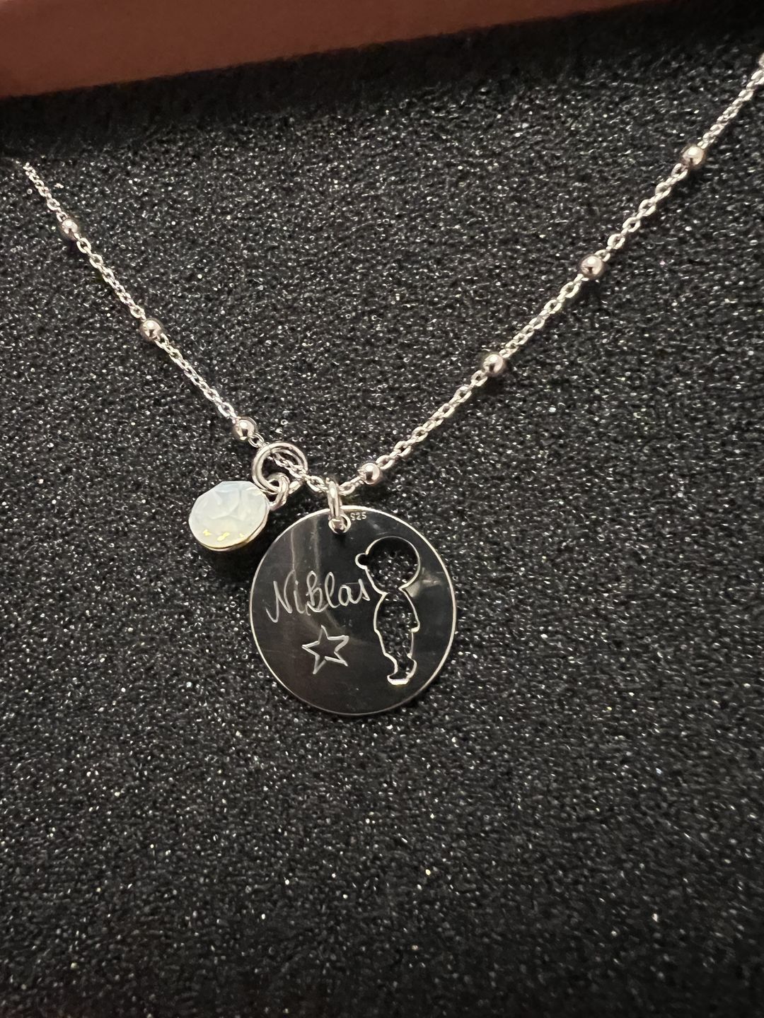 Customer photo review of Halskette mit Geburtsstein und Gravur "Mama"