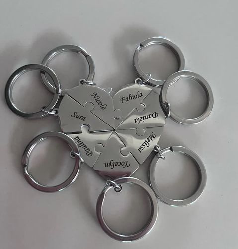 Customer photo review of Collar o llavero personalizado de piezas de rompecabezas