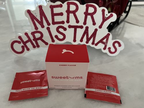 Customer photo review of Cherry Flavored Wipes Box of 10