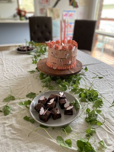 Customer photo review of Pastel Pink Edible Wafer Butterflies - Medium - 32pcs