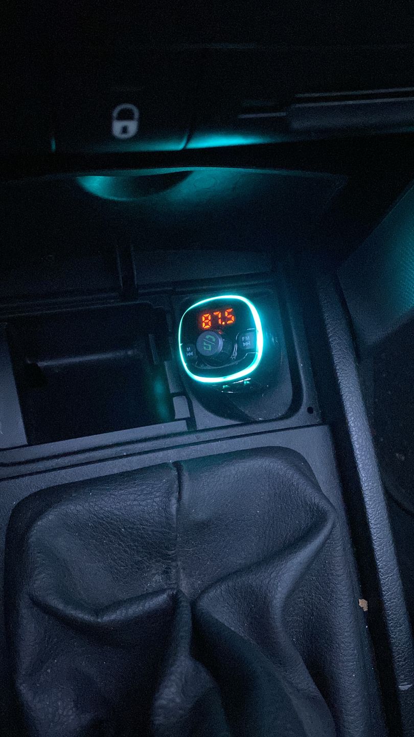 Customer photo review of Wegman Bluetooth FM Transmitter - Bluetooth Carkit - Autolader USB C