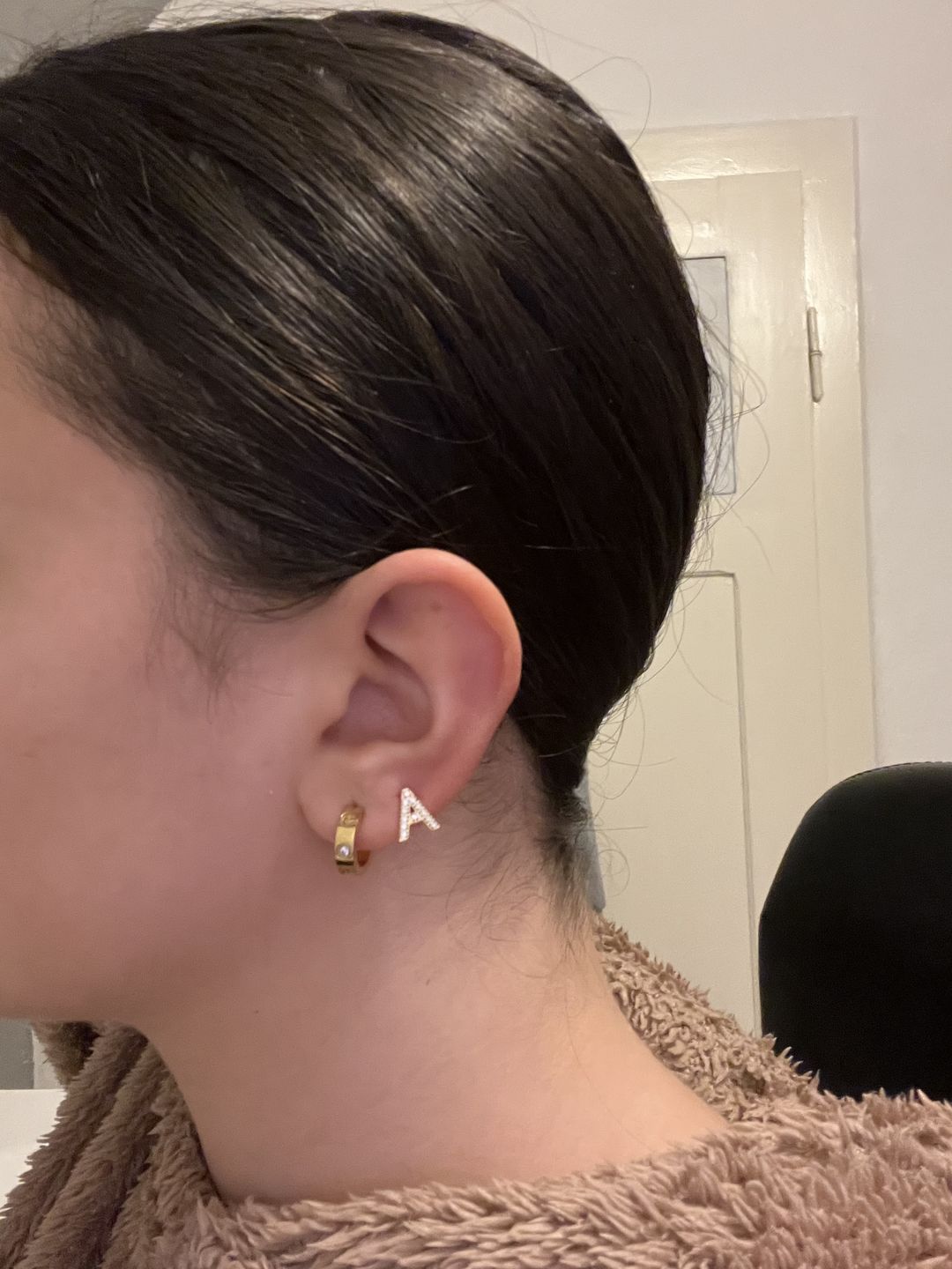 Customer photo review of Iced Letter Ohrstecker | 18K vergoldet
