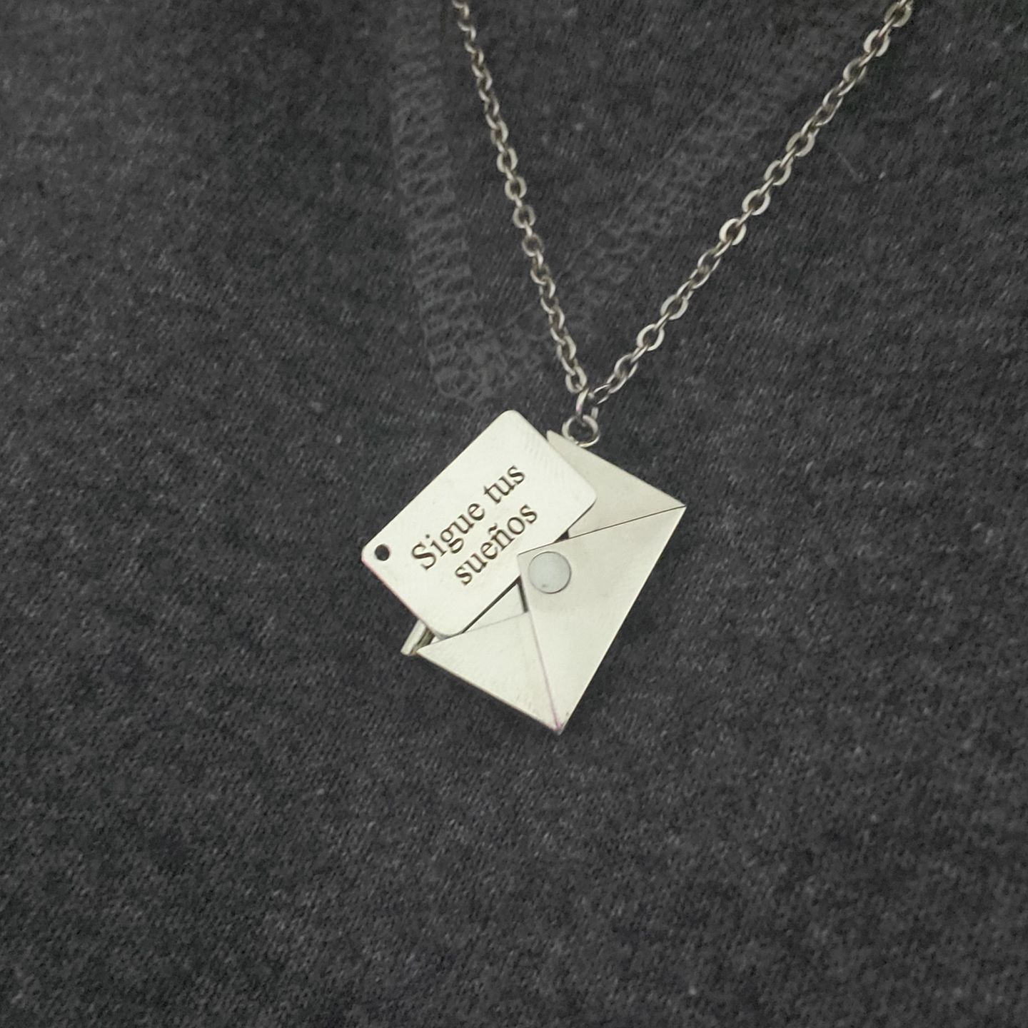 Customer photo review of Collar Mensaje Personalizado