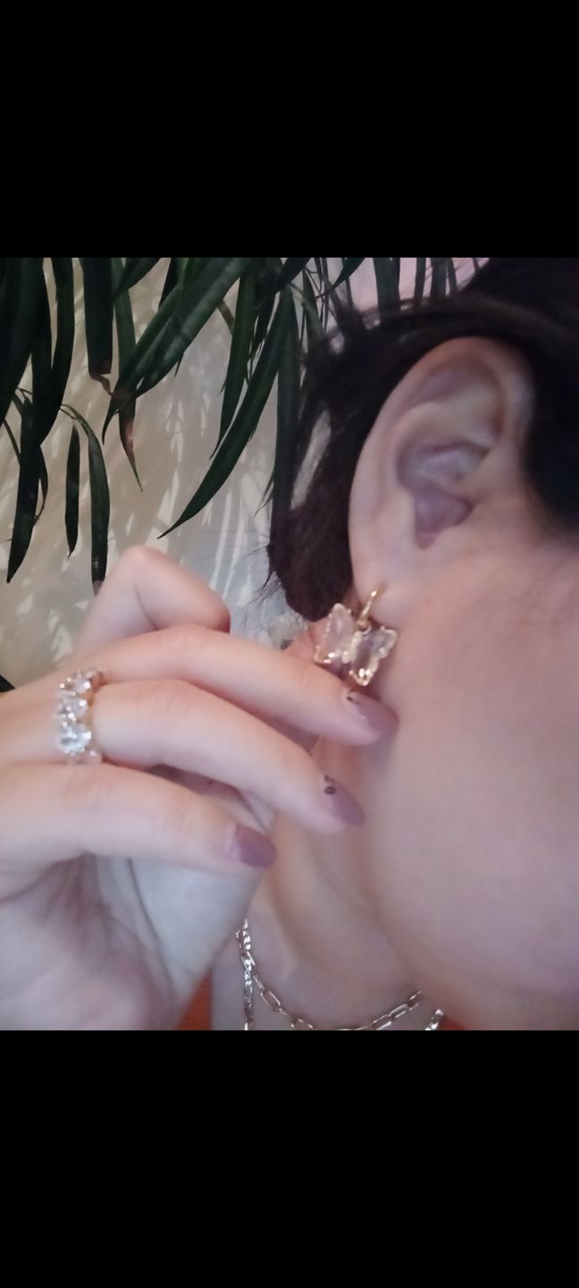 Customer photo review of Butterfly Ohrringe | 18K vergoldet
