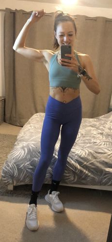 Customer photo review of Luxe Bare V-cut Leggings
