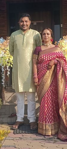 Customer photo review of Aarti : Khaddi Georgette Handloom Banarasi Saree in the Shades of Pink and Maroon