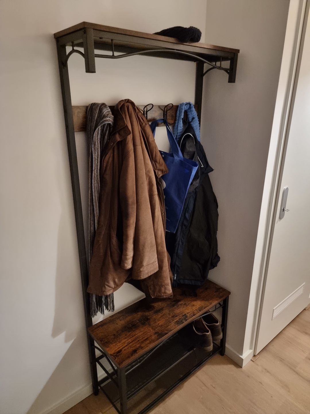 Customer photo review of Garderoberek Industrieel Design | Houtlook en Staal | 80x30x179cm
