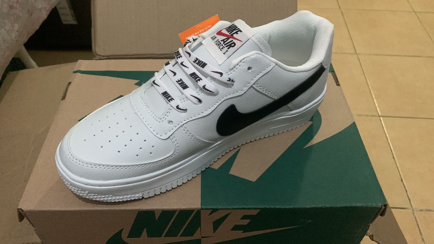 Customer photo review of Paq 6 Pares Tenis 270 Blanco Negro 25/28.5