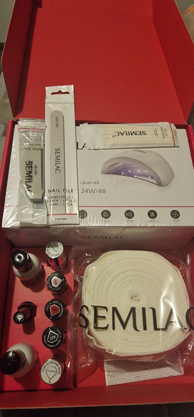 Customer photo review of Semilac Starter Set Love me CUSTOMISED with 48/24W UV LED Lamp
