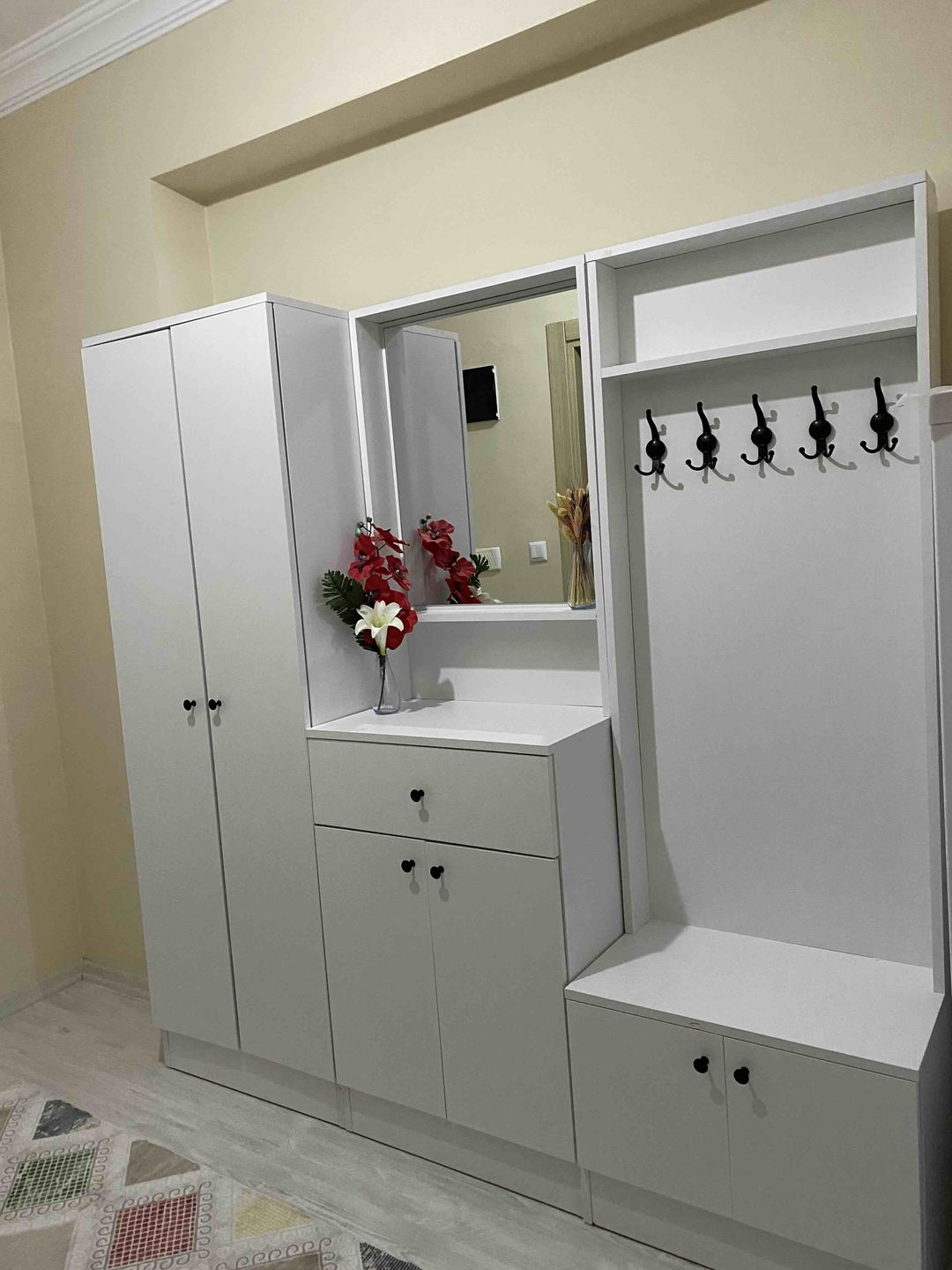 Customer photo review of Rani P6 Modern Çekmeceli Aynalı Raflı Portmanto Ayakkabılık Vestiyer Beyaz M2