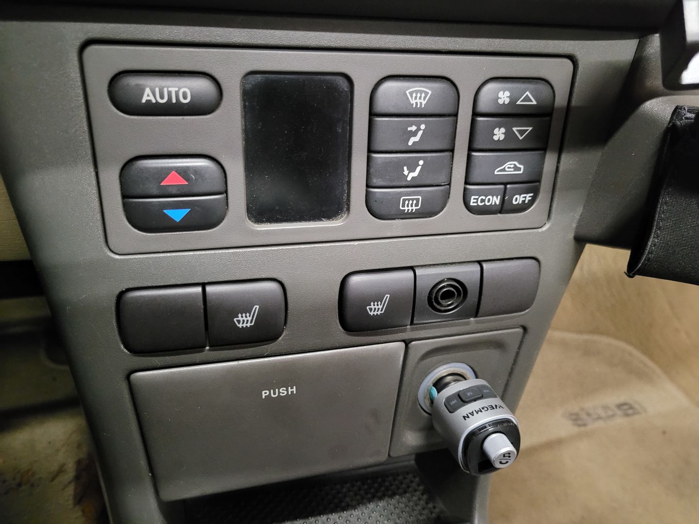 Customer photo review of Wegman Bluetooth FM Transmitter - Bluetooth carkit - Zilver