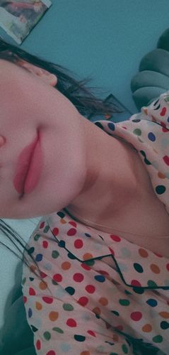 Customer photo review of O.TWO.O HONEY WHISPER VELVET MATTE LIP GLAZE