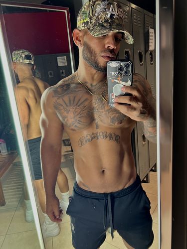 Customer photo review of LA 'Roses' Premium Snapback (Camo)