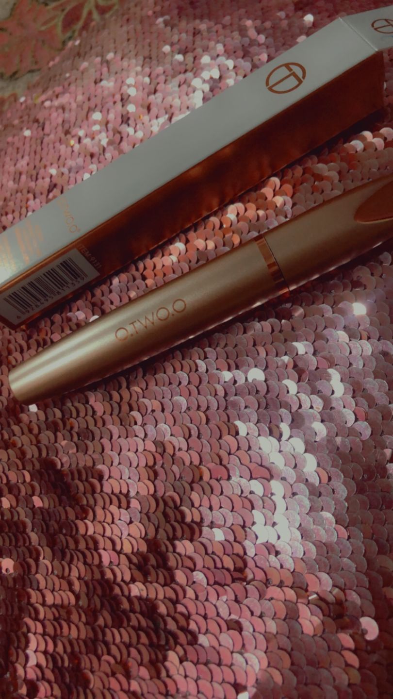 Customer photo review of O.TWO.O 3D INSTANT OVERSIZE VOLUME LENGTHENING MASCARA