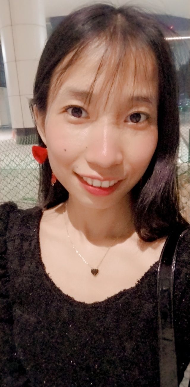 Customer photo review of Medium Black Heart Necklace- 18k Gold Plated