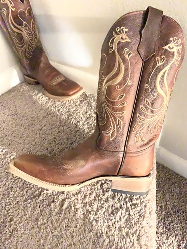 Customer photo review of Women's Circle G Peacock Embroidery Western Boots