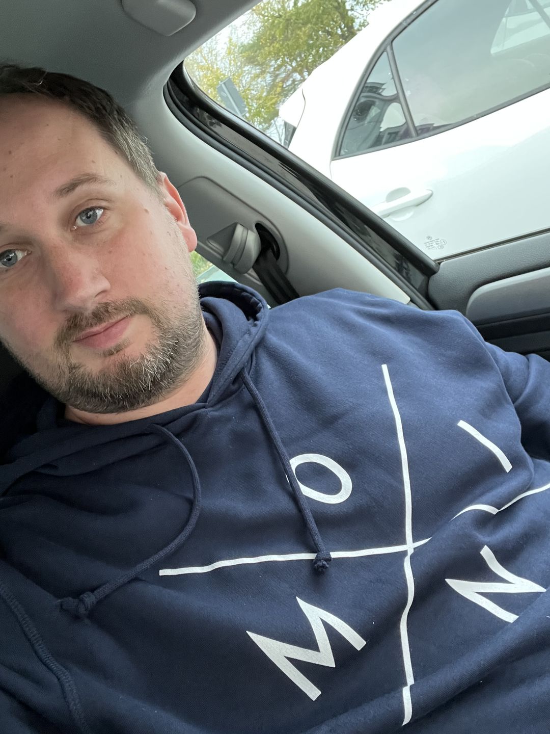 Customer photo review of Moin Simple · Unisex Bio Hoodie