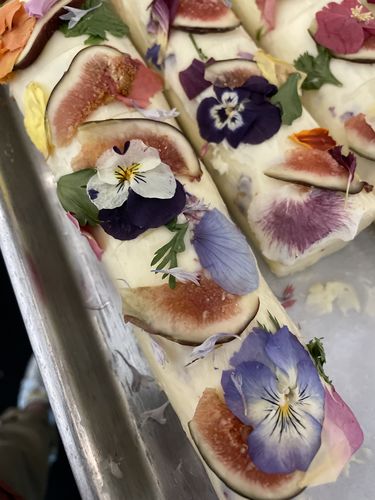 Customer photo review of FLOWERFETTI FANTASY® - 11 Jars of Freeze Dried Edible Flower Confetti