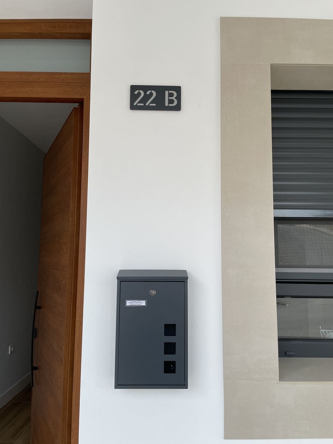 Customer photo review of Numero civico modello Stencil Horizontal