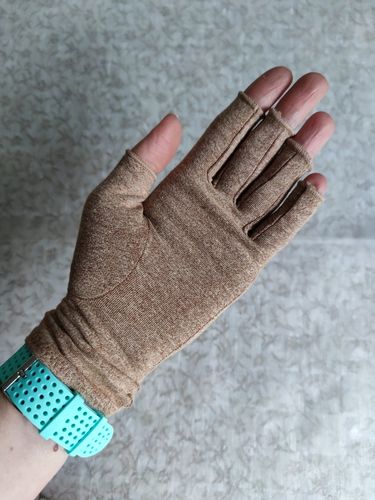 Customer photo review of HandHero - Compression Gloves For Arthritis Pain, Swelling, Stifness