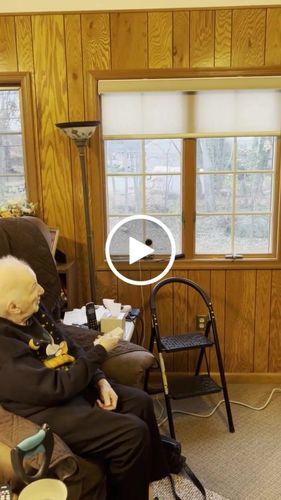 Customer video review of SmartWings Motorized Light Filtering Roller Shades 70% Blackout Linen
