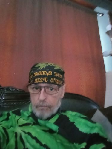Customer photo review of Watercolor Marijuana Leaf Pattern Print Men's Bathrobe