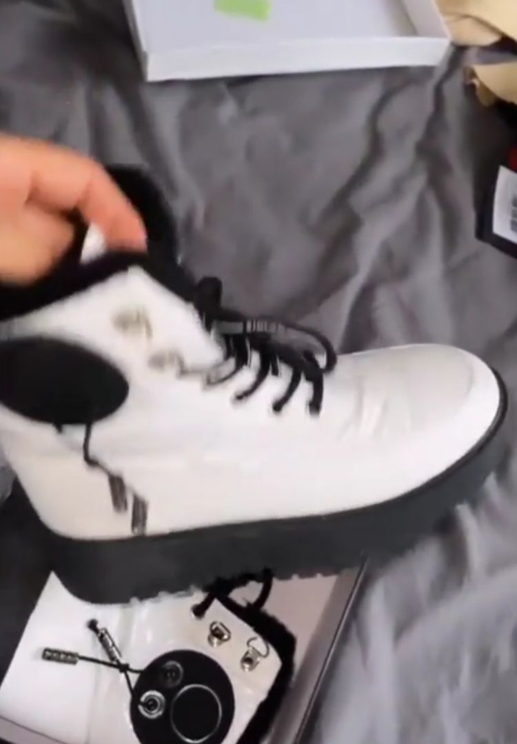 Customer photo review of Schnee Boots