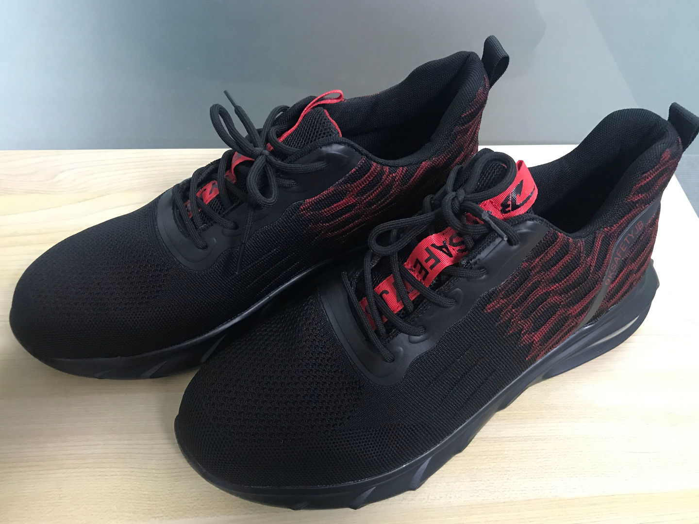 Customer photo review of DS7818 Lightweight Stylish Steel Toe Work Shoes Puncture Proof