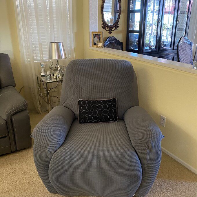Customer photo review of 「🎉CYBER WEEK 40% OFF」4/6/8 Pieces Stretch Non-Slip Recliner Chair Cover