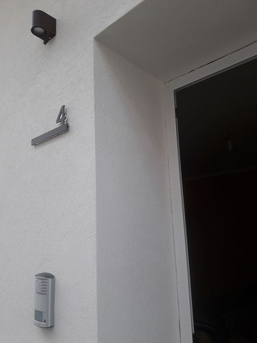 Customer photo review of Numero civico sagomato modello Line 01 Acrilico