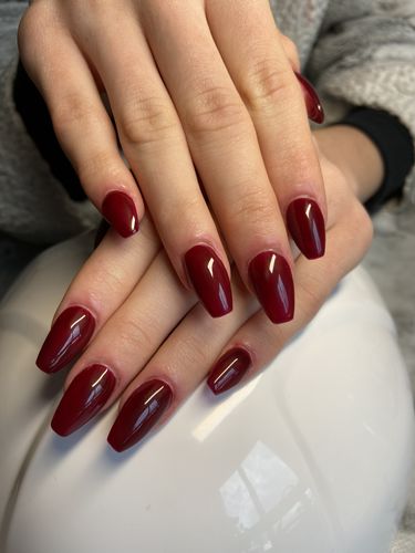 Customer photo review of Semilac 316 Burgundy Red UV Gel Polish 7ml