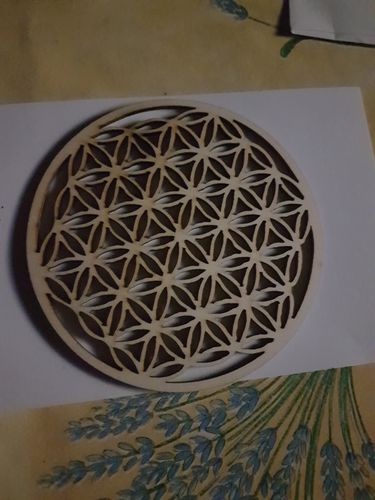 Customer photo review of Plaque de rechargement :  Fleur de vie sculptée en chêne 10cm