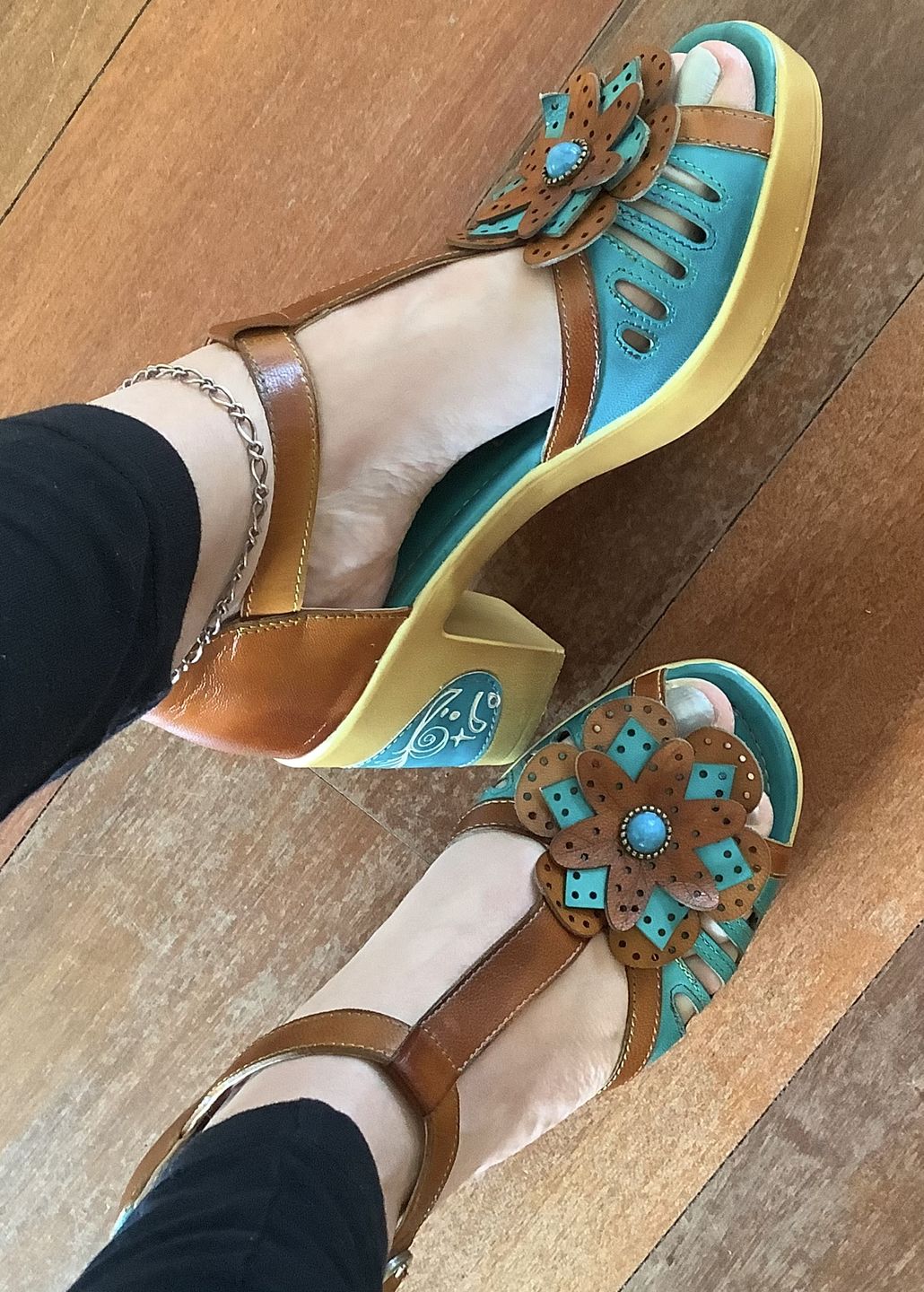 Customer photo review of Vintage Handmade Fish Mouth Floral Sandals
