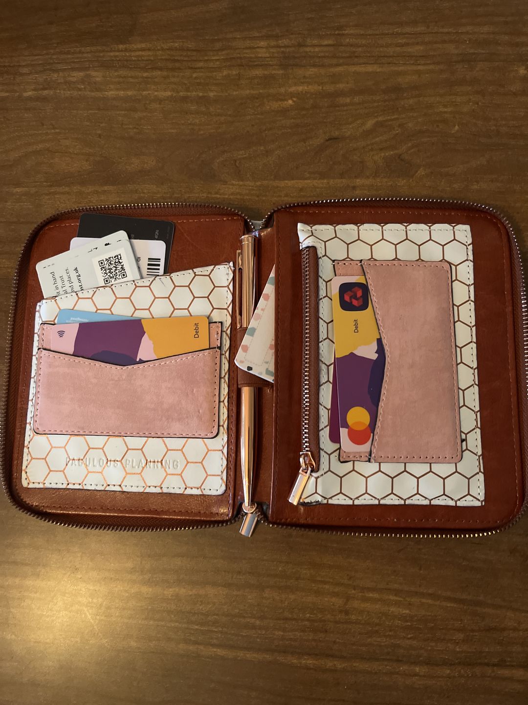 Customer photo review of Gold Honeycomb - Travel Organiser