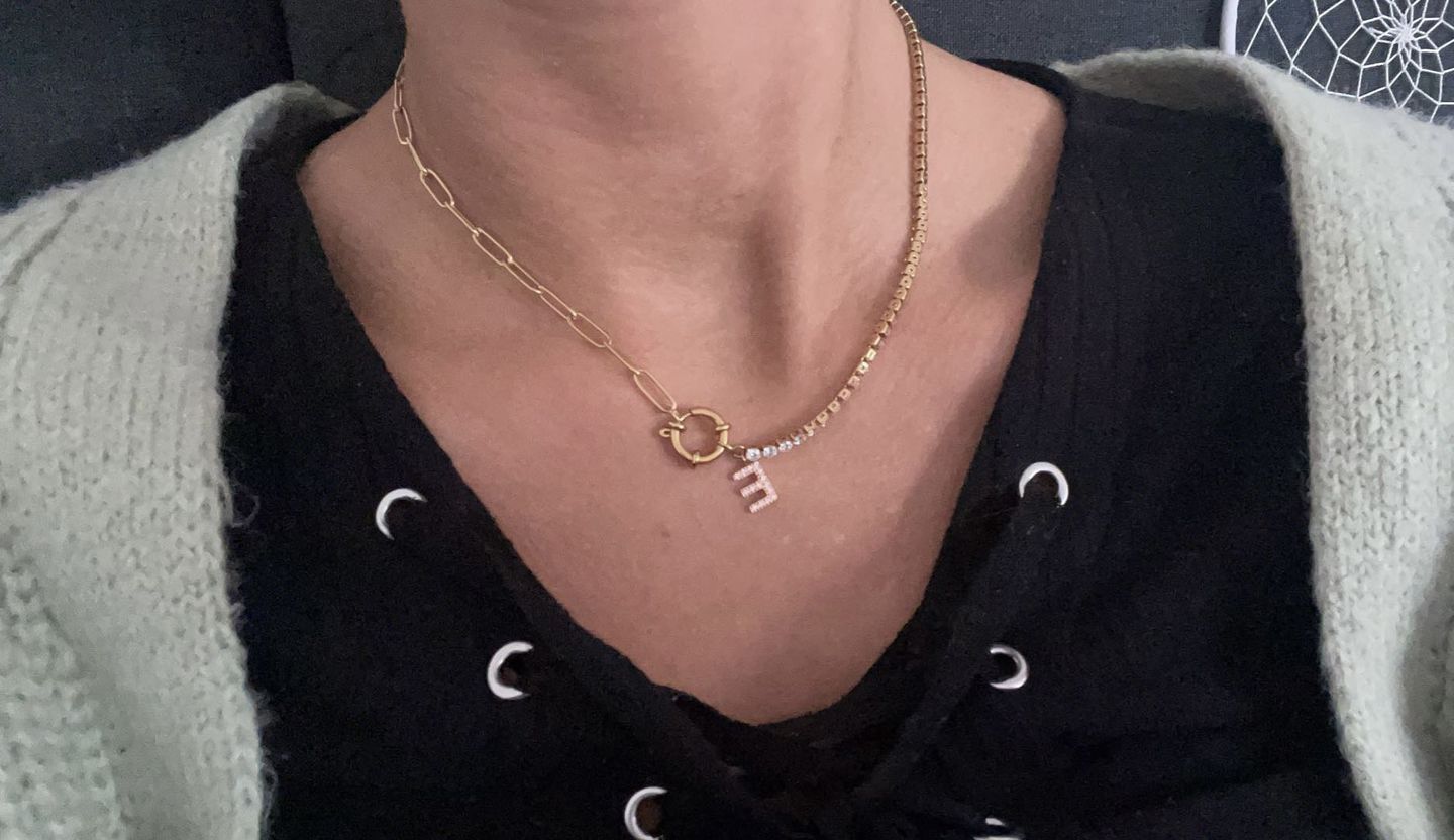 Customer photo review of Tennis Letter Halskette | 18K vergoldet