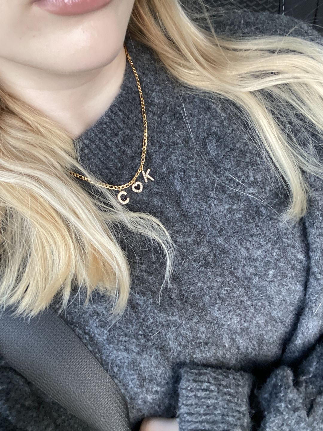 Customer photo review of Initiale Kette | 18K vergoldet