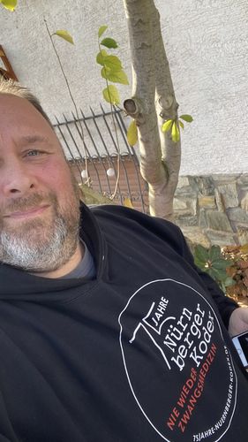 Customer photo review of HOODIE BUBEN • 75 JAHRE NÜRNBERGER KODEX / LOGO - DUNKEL