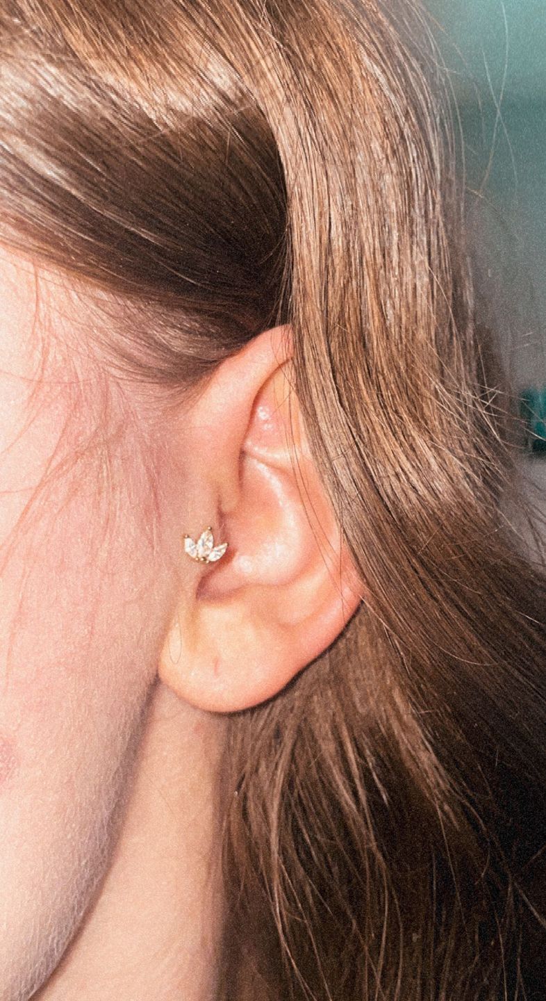 Customer photo review of Cataleya Piercing | 18K vergoldet