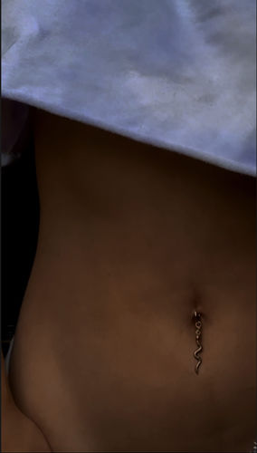 Customer photo review of Le faux piercing au nombril : Serpent