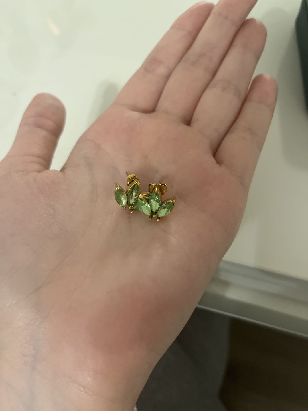 Customer photo review of Lotus Ohrstecker | 18K vergoldet