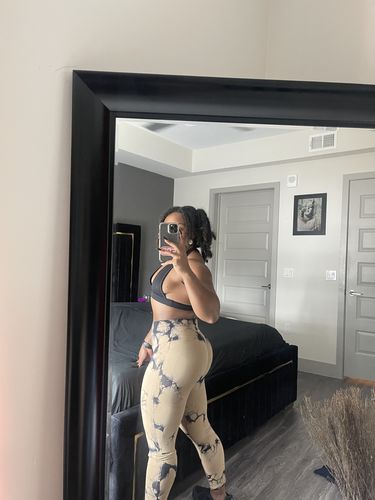 Customer photo review of Nude Lightning Marble Scrunch Butt Leggings