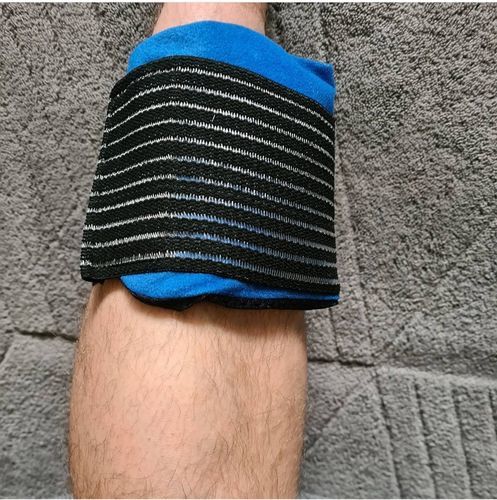 Customer photo review of GelpacksDirect Knee Ice Pack Wrap (Gel Pack with Compression Strap, Reusable Heated Knee Pads) - Hot and Cold Packs (13 x 26 cm) for Knee Pain Injuries