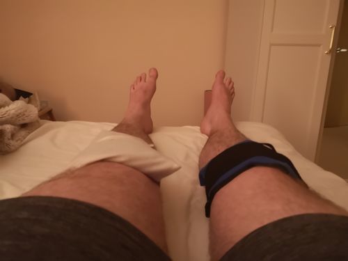 Customer photo review of GelpacksDirect Knee Ice Pack Wrap (Gel Pack with Compression Strap, Reusable Heated Knee Pads) - Hot and Cold Packs (13 x 26 cm) for Knee Pain Injuries